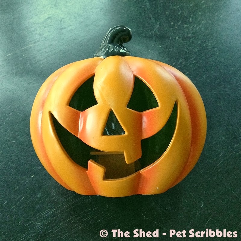 dollar store plastic pumpkin gets a makeover