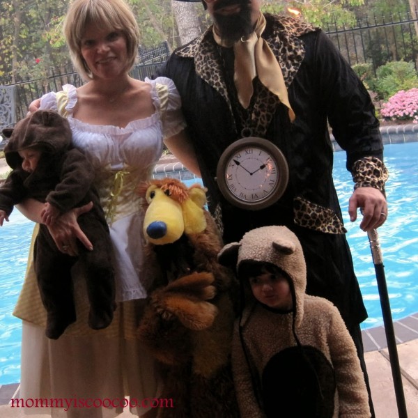 Awesome Halloween spooky decorating ideas by Amanda at Mommy is Coocoo Awesome Halloween spooky decorating ideas by Amanda at Mommy is Coocoo
