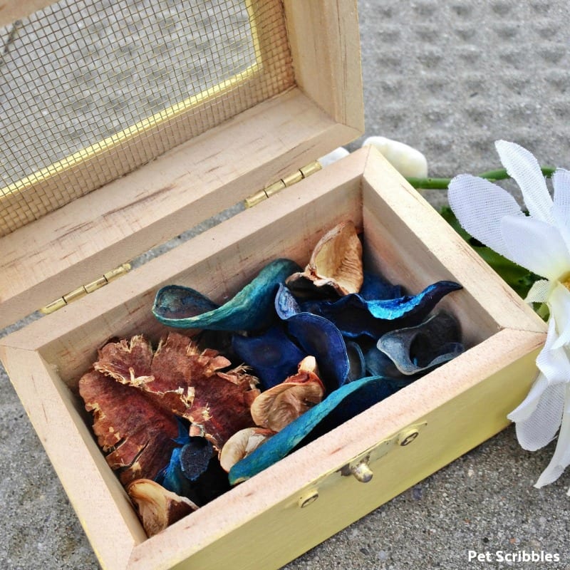 wood box wedding favor with potpourri