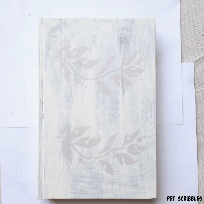 Shabby Books DIY with paint and stencils