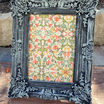 A faux verdigris picture frame in one simple step!