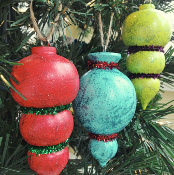 How to: sparkling painted Christmas tree ornaments