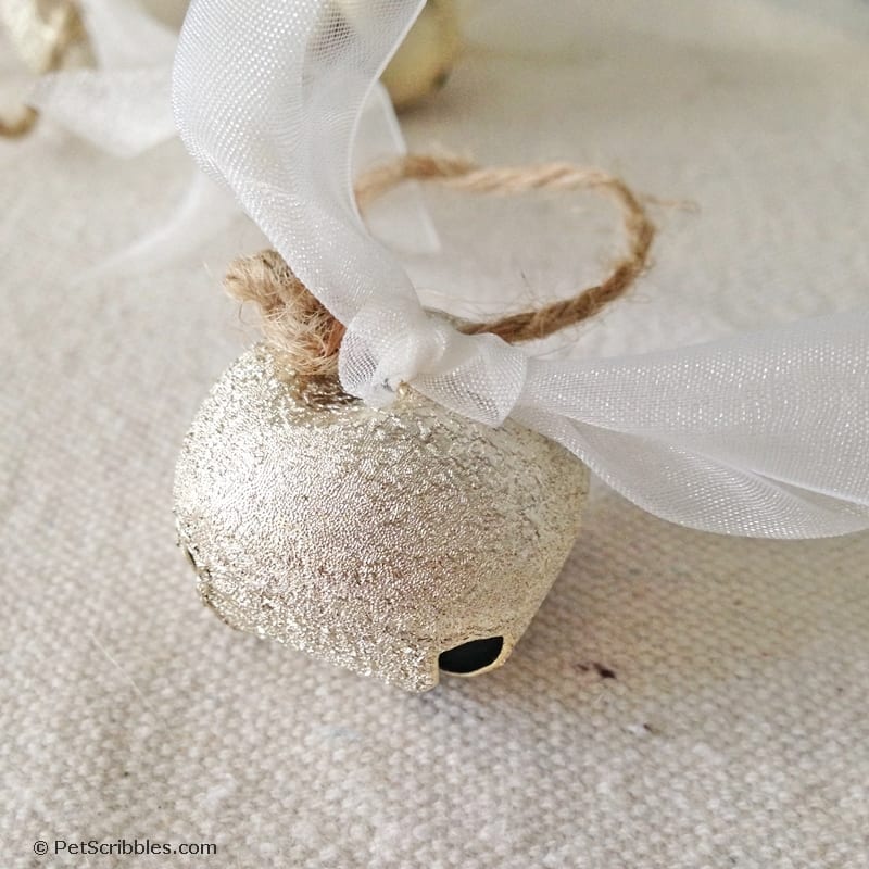 How to make a beautiful jingle bell ornament in less than 15 minutes!