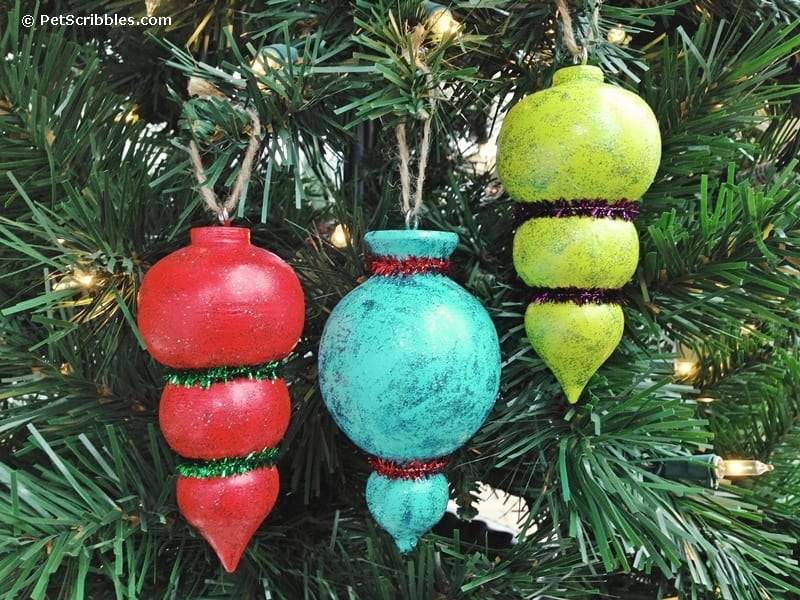 How to: sparkling painted Christmas tree ornaments