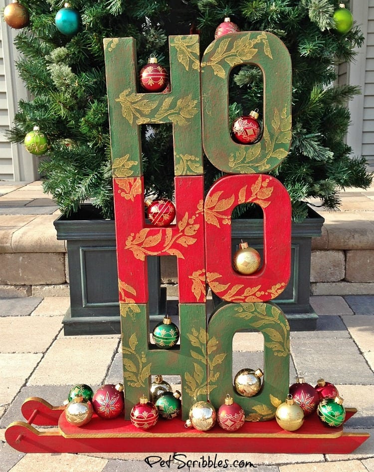 HO HO HO! A Festive Christmas Sled Display