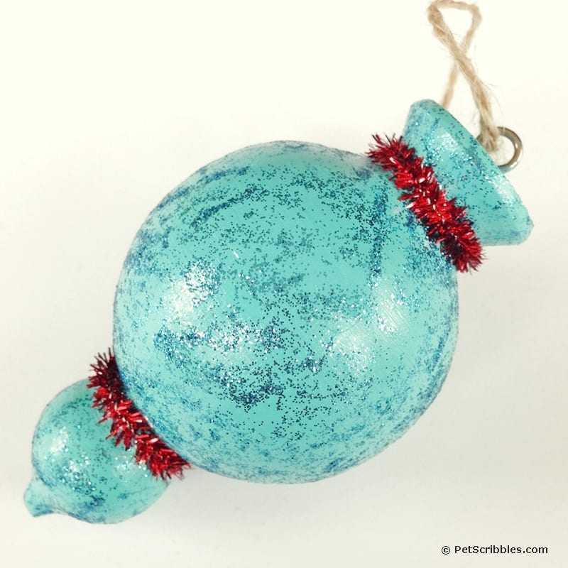 How to: sparkling painted Christmas tree ornaments