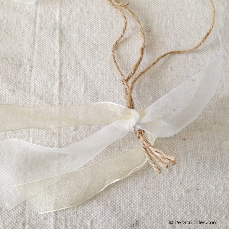 How to make a beautiful jingle bell ornament in less than 15 minutes!