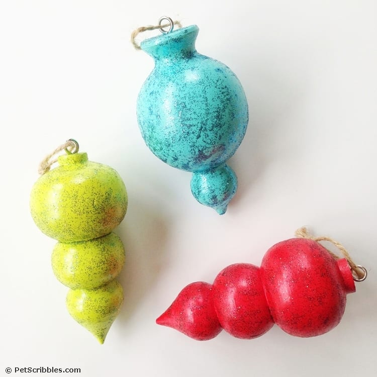 How to: sparkling painted Christmas tree ornaments