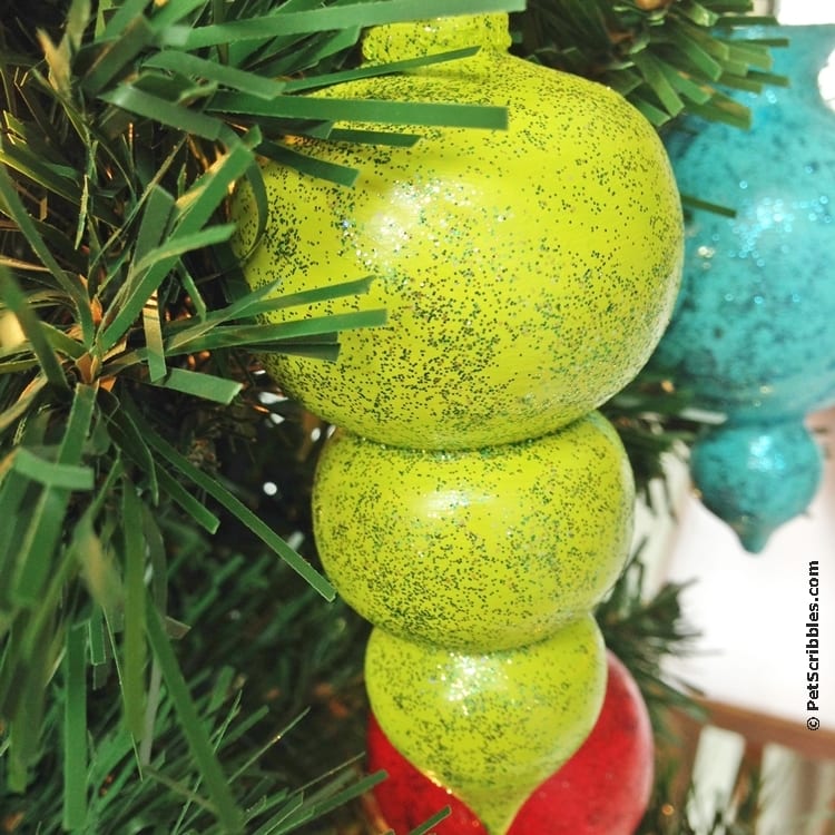 How to: sparkling painted Christmas tree ornaments