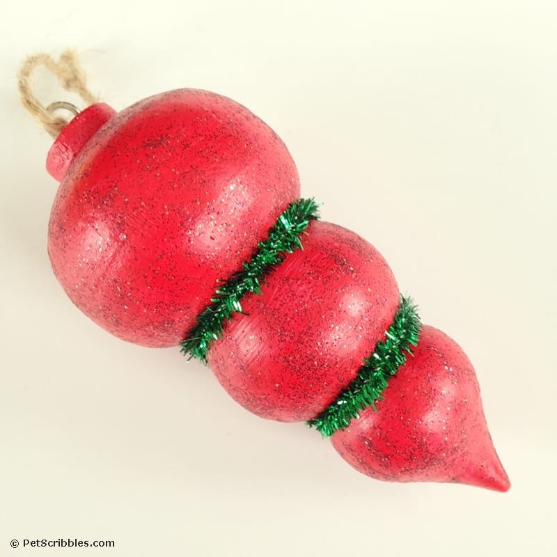 How to: sparkling painted Christmas tree ornaments