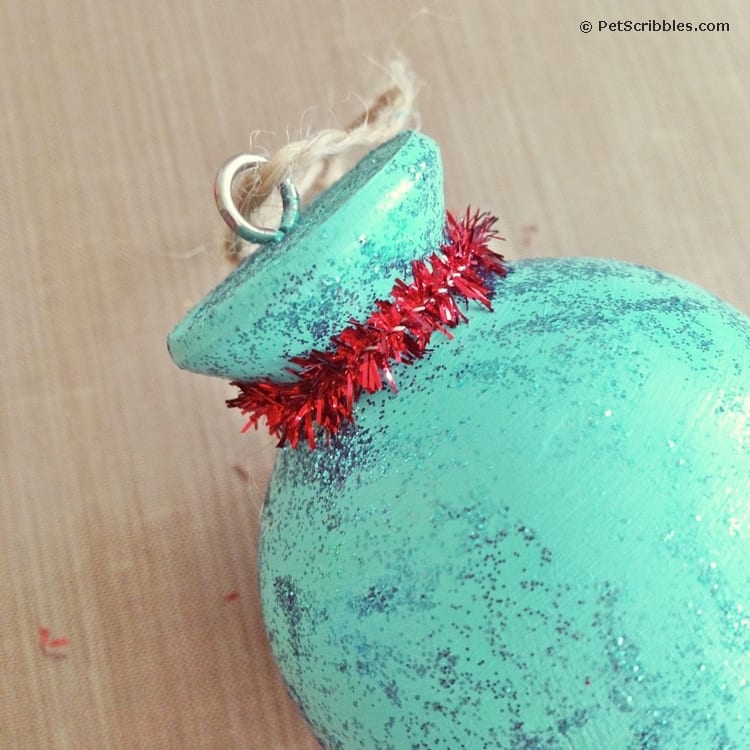 How to: sparkling painted Christmas tree ornaments