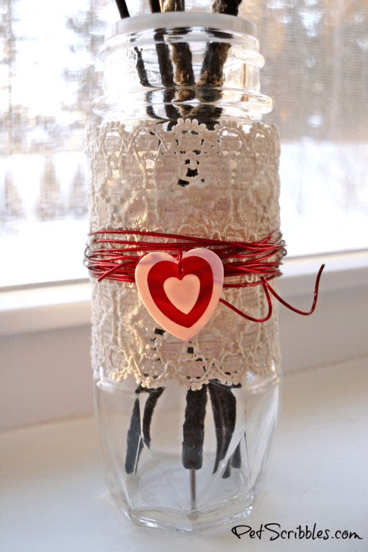 Make a sweet spice jar bud vase for Valentine's Day!