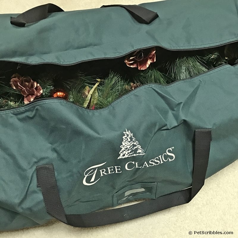 Smart idea: store garland in a small Christmas tree bag!