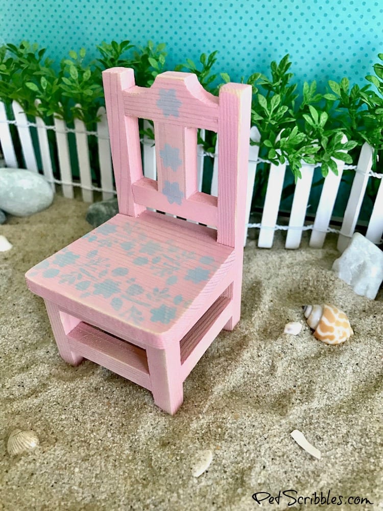 How to make weathered fairy garden beach chairs!