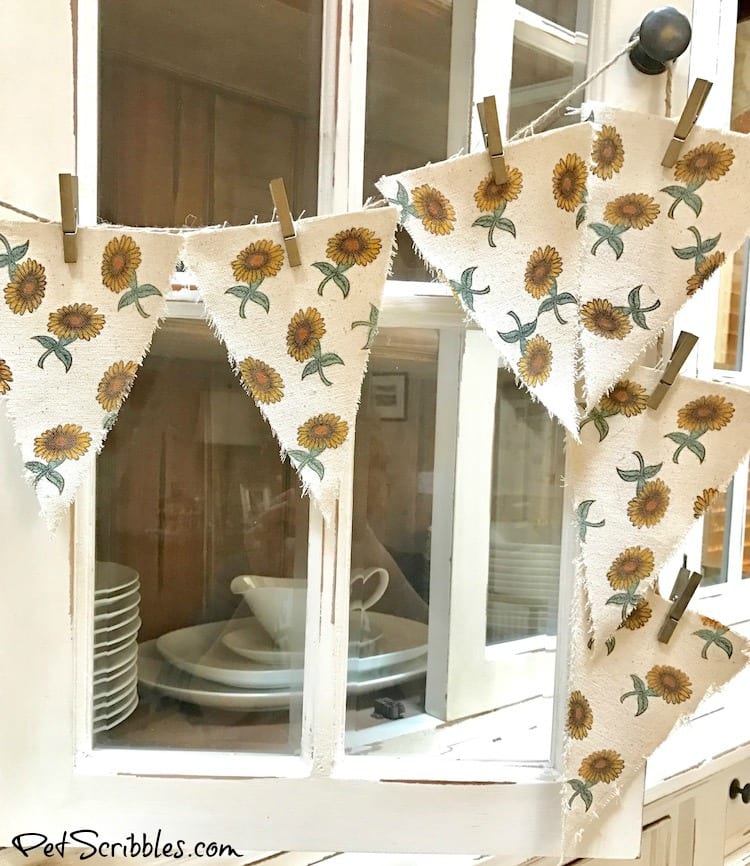 Farmhouse Decor: How to make a charming sunflower banner!