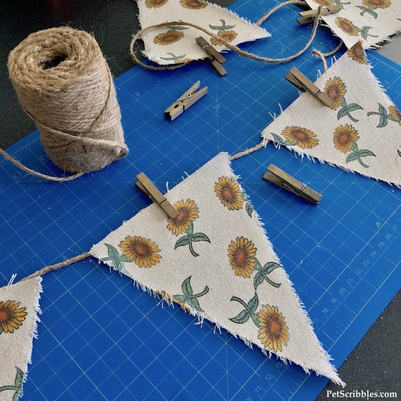 Farmhouse Decor: How to make a charming sunflower banner!