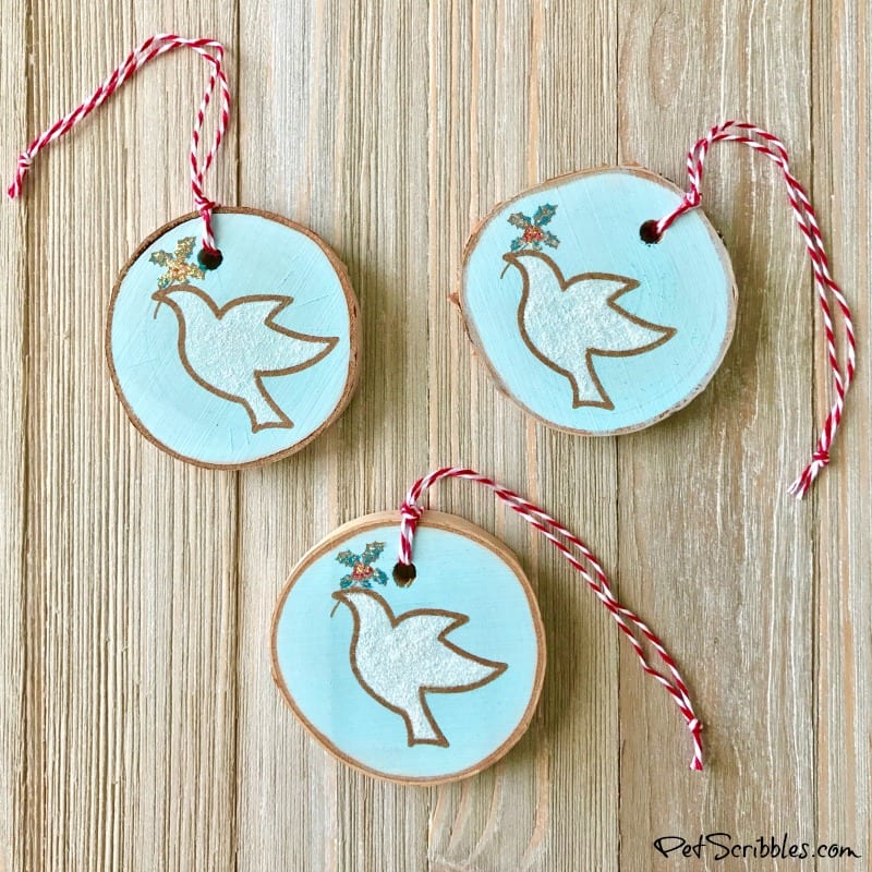 How to stamp charming wood slice ornaments for Christmas!