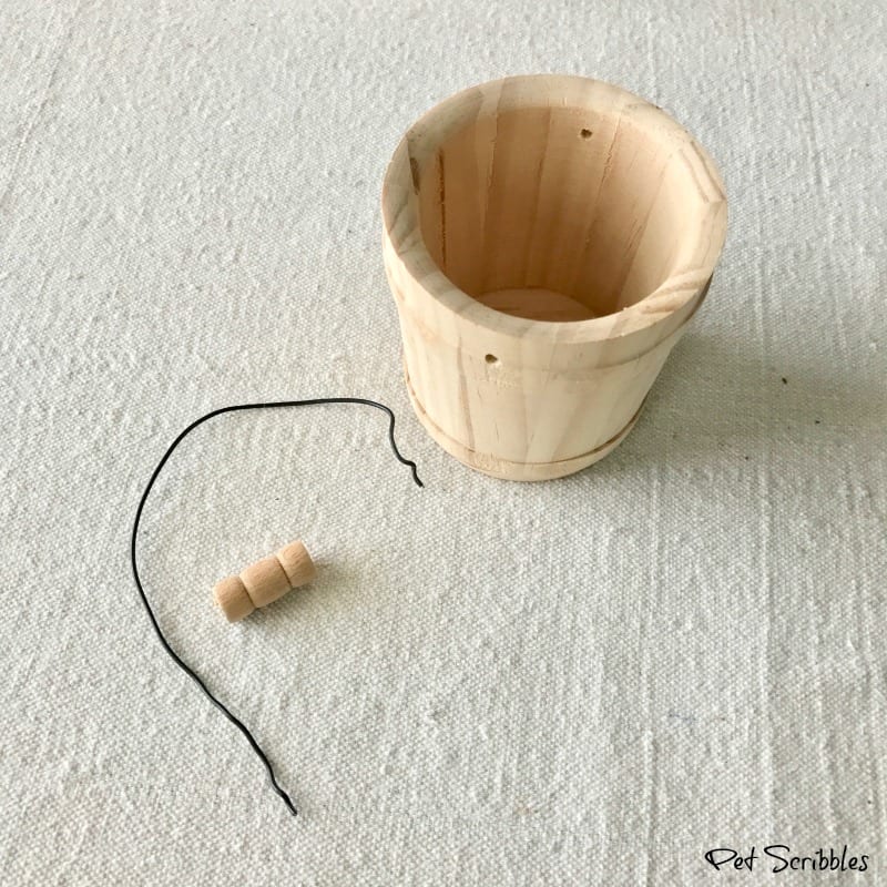 How to paint a beautiful mini farmhouse wooden bucket. An easy DIY!