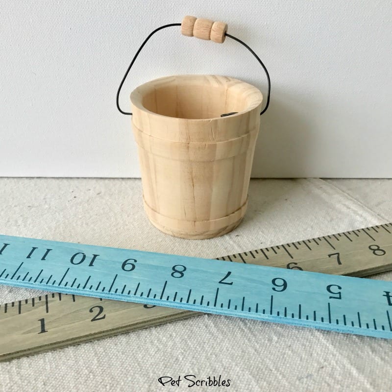 How to paint a beautiful mini farmhouse wooden bucket. An easy DIY!