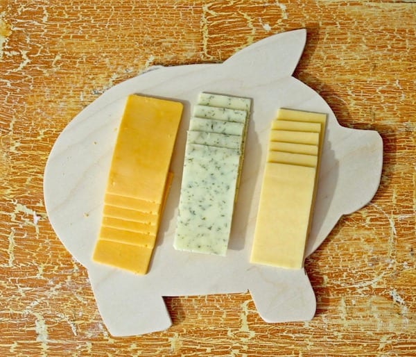 Use-pig-cutting-board-as-a-cheeseboard