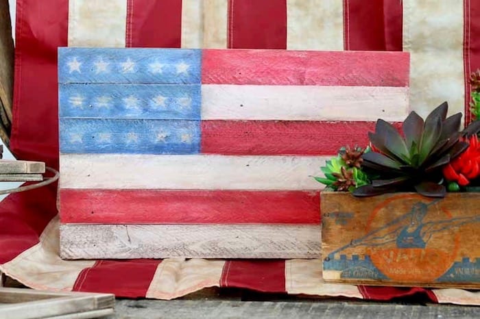 easy wooden pallet flag DIY