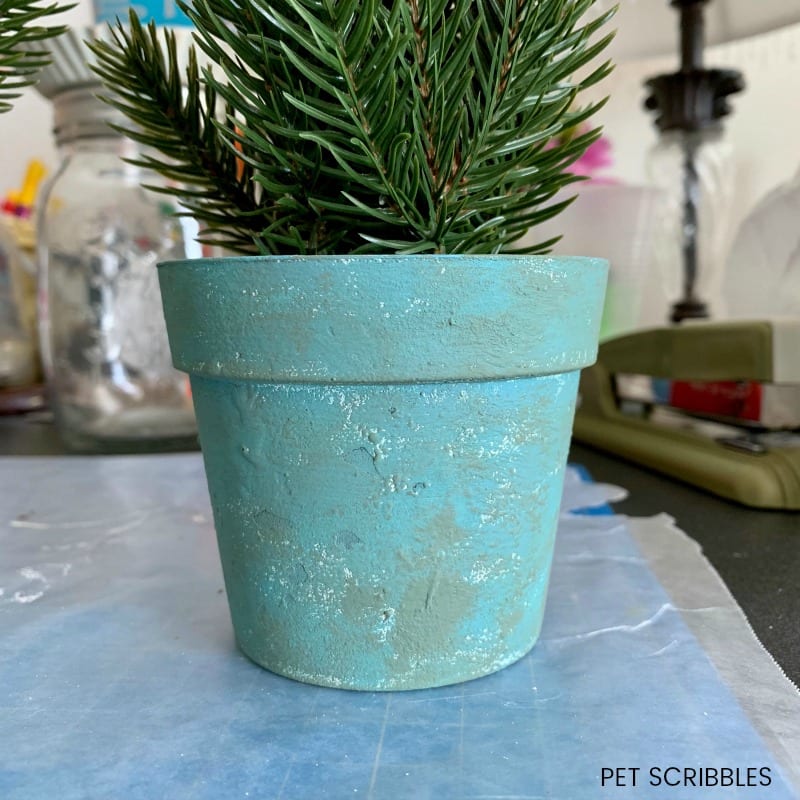 chalk paint makeover on plastic pots