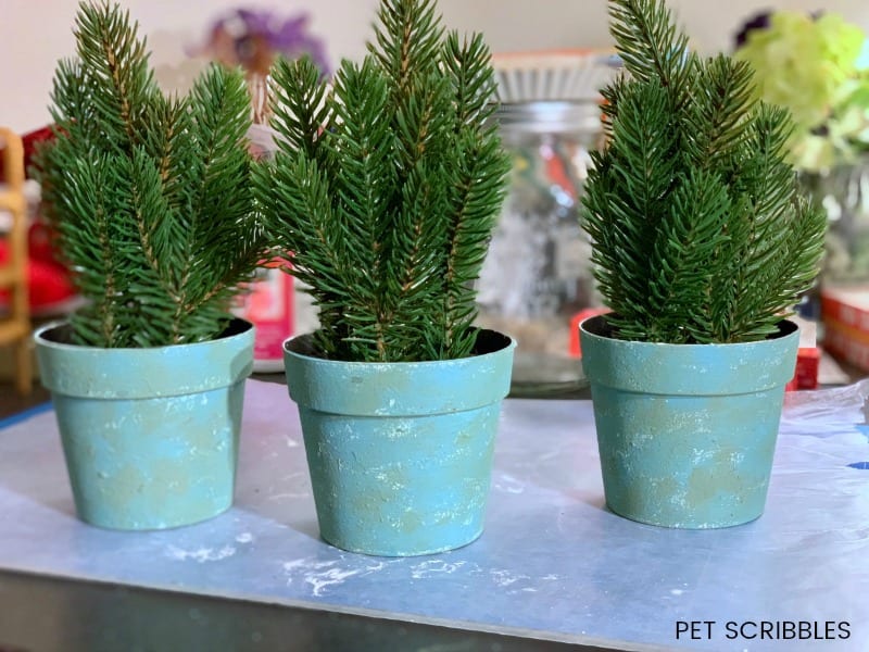 make plastic plant pots distressed with paint