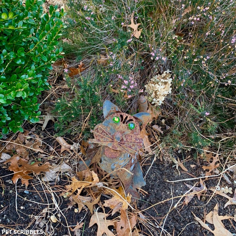 rusty cat garden art