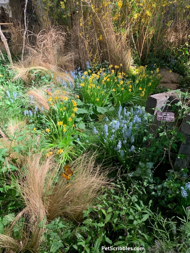 Spring garden scene at 2019 Philadelphia Flower Show