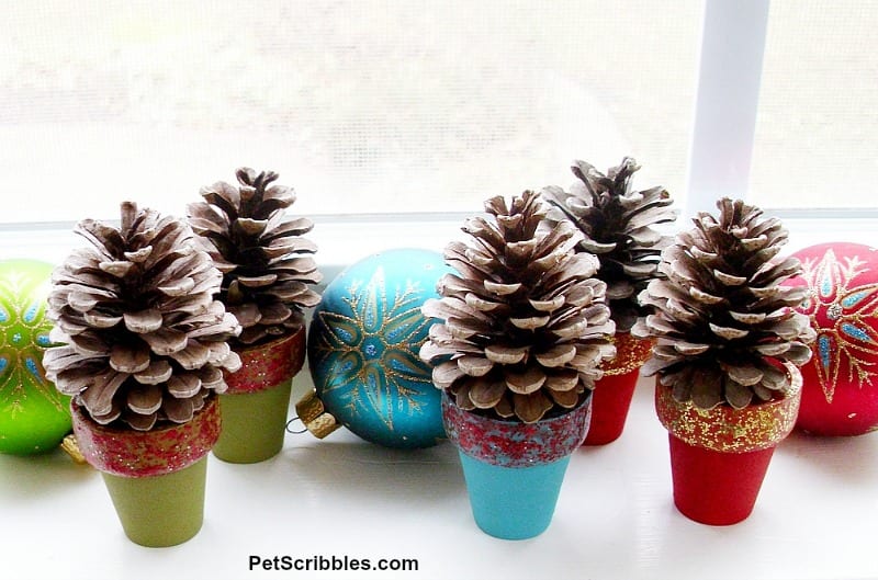 Christmas pinecone tree craft